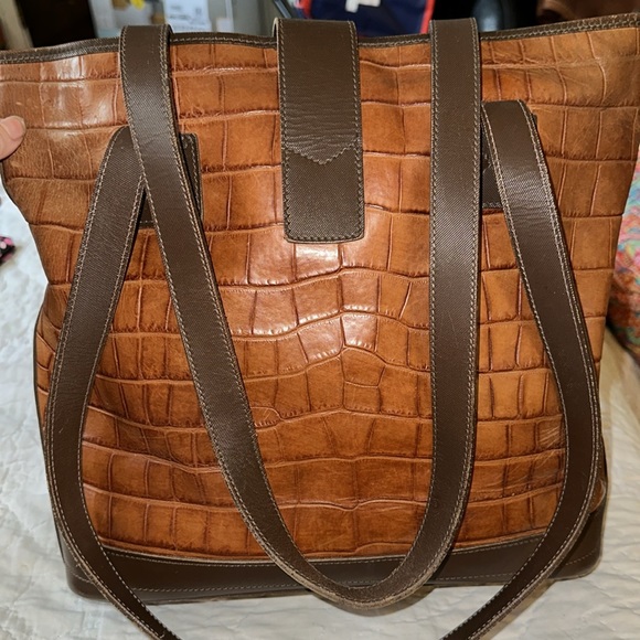 Dooney and Bourke 2-Tone Brown Croc Embossed large Bucket Tote Shoulder Bag (H) - Picture 5 of 9